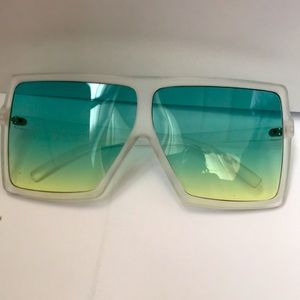 “Hey Mon” Sunglasses